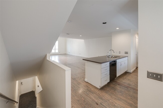 Photo - 807 Robin St