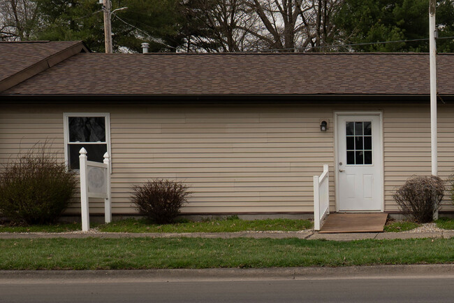 Photo - 815 N Main St House
