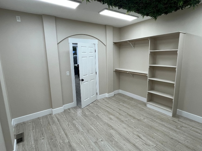 Photo - 613 W Clark St