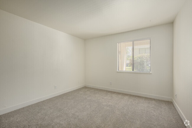 2BR, 1BA - 872SF - Primary Bedroom