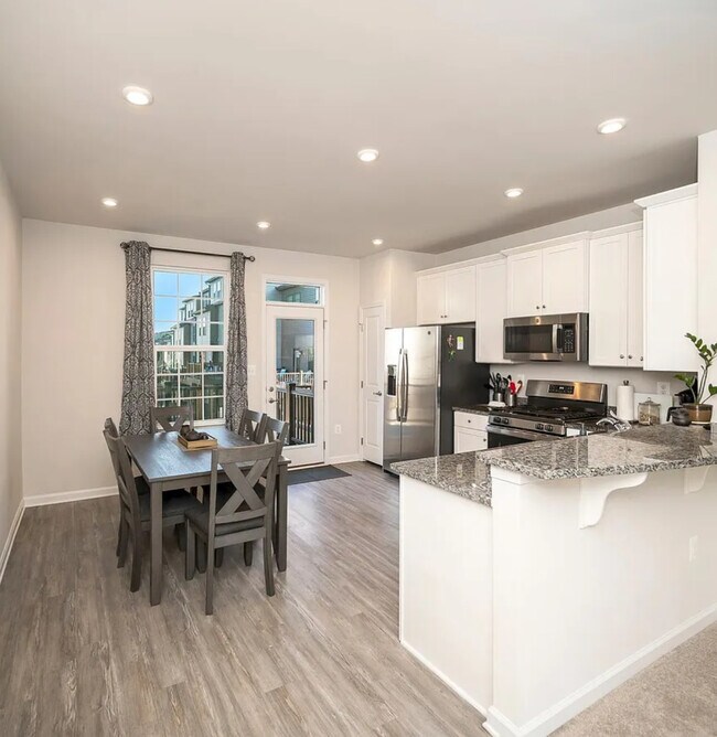 Photo - 1107 Rampart Dr