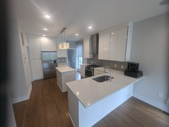 Photo - 3 BD / 3 BA Newer Row Home for Lease in Ha... Unit B