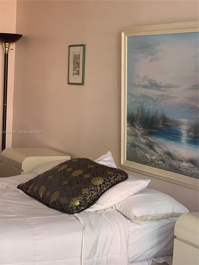 Photo - 19201 Collins Ave Unit 323