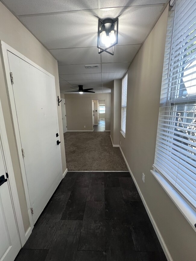 Photo - Updated 2-Bed Gem with Natural Light in the Heart of Covington Unidad 2