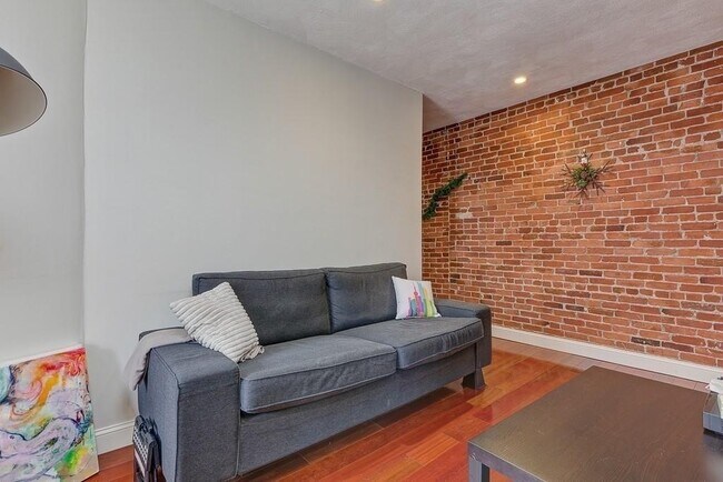 Photo - NO FEE - Renovated Two Bed Near Northeastern