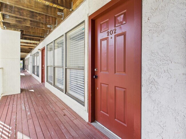 Photo - 3115 Helms St Unidad 202 Rental