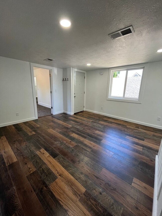 Photo - Recently Updated 2 Bed/1 Bath Upper Level Duplex Near Downtown!