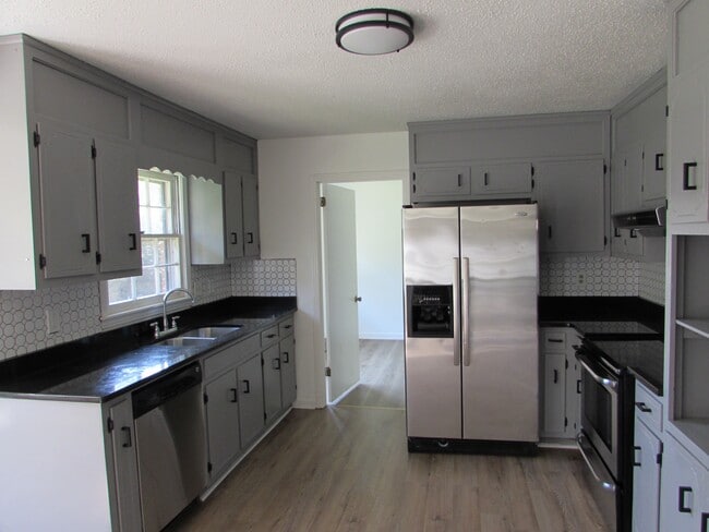 Building Photo - 2200 Britain Ave SW Rental