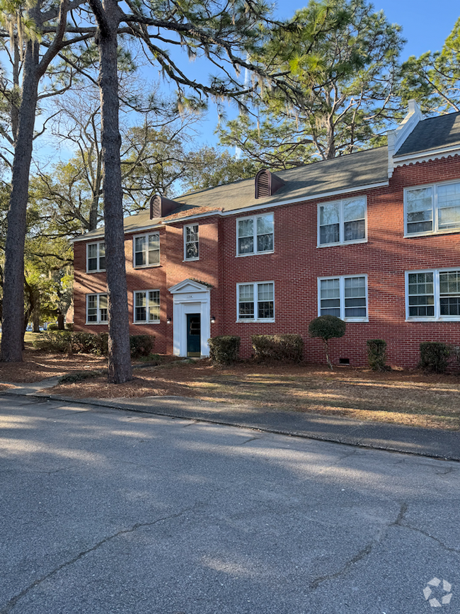 Building Photo - Spacious 1-Bedroom Condo in Oleander Court...