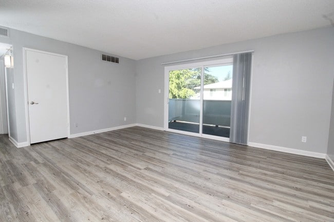 Photo - Sierra Square