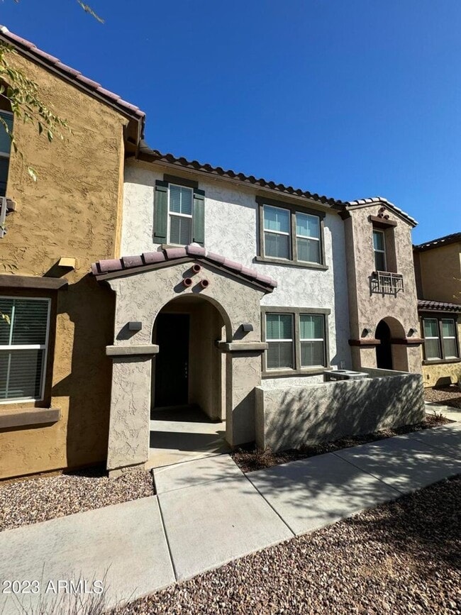 Building Photo - Newer townhome for rent in Tempe!