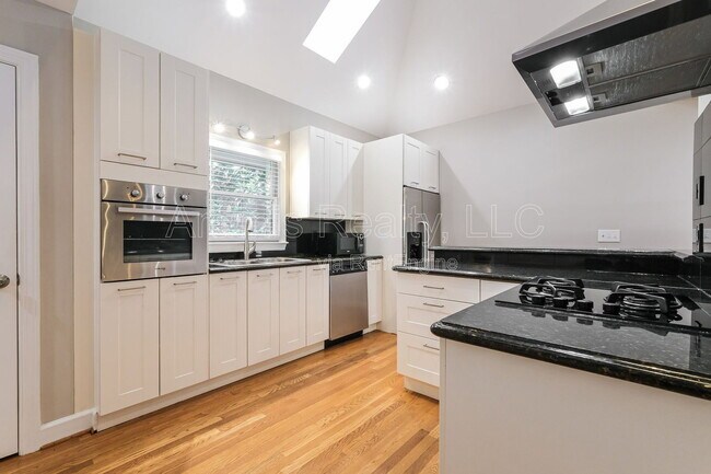 Photo - 280 Halah Cir NE
