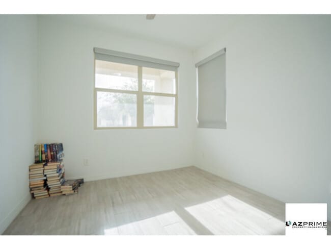 Photo - Stylish 3/2 Goodyear House!