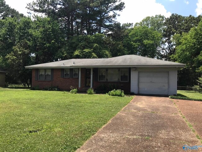 Building Photo - 2303 Shady Ln Dr NW Rental