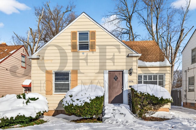 Building Photo - 19719 Sunset Dr