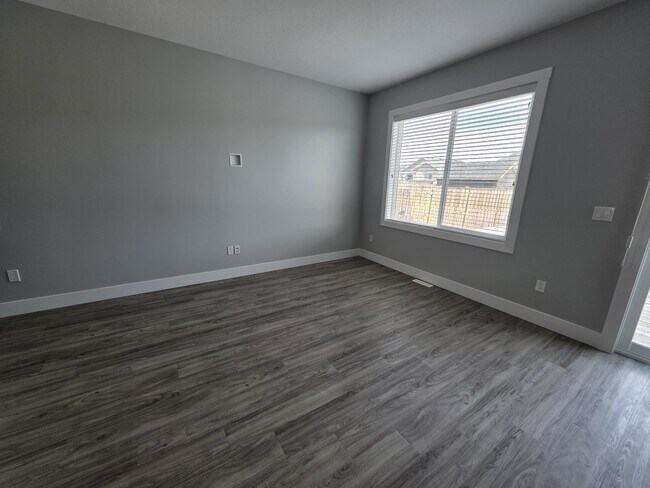 Photo - 8621-8682 82 St