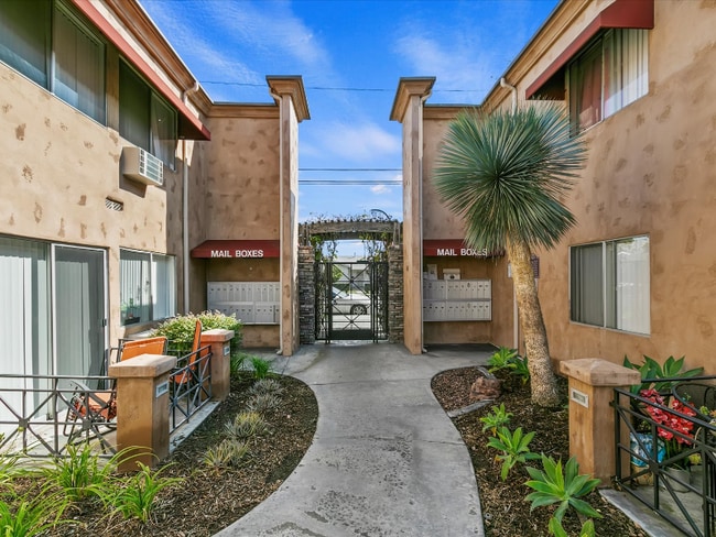 Photo - 16229 Woodruff Ave Unidad 44