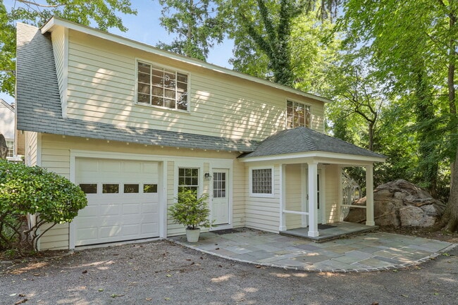 Photo - 14 Grove Ln