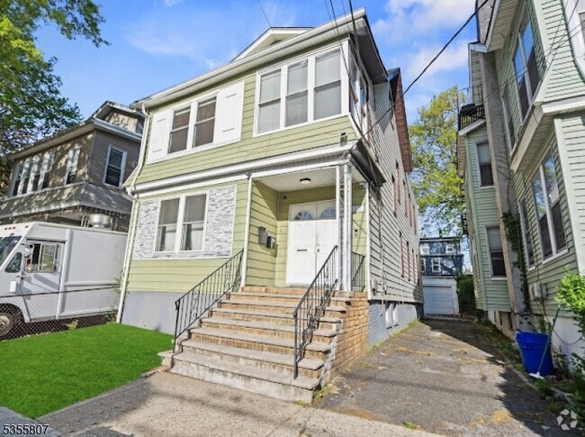 Building Photo - 125 Columbia Ave Rental