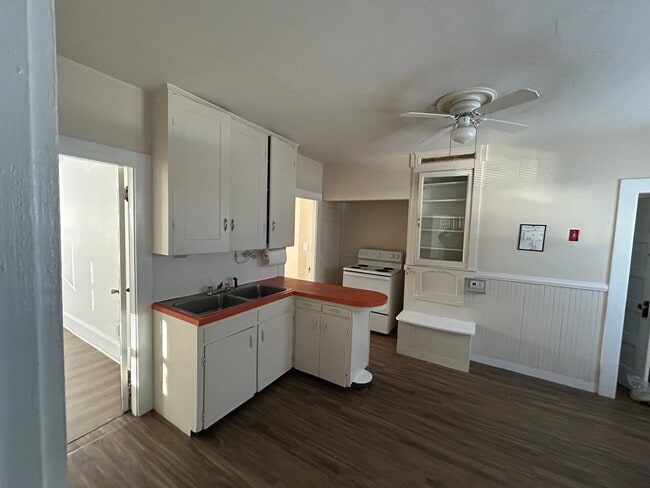 Photo - 909 Centre St