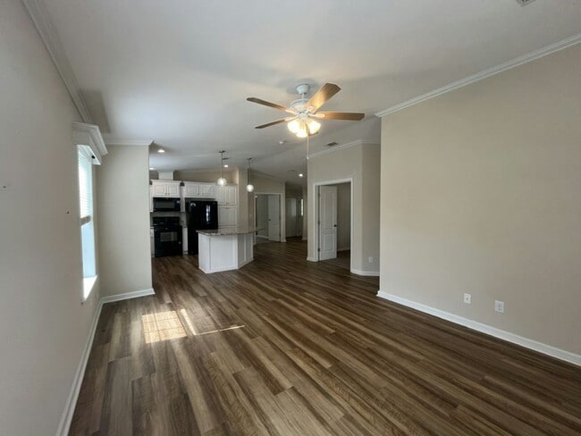 Photo - 115 Poinsettia Dr