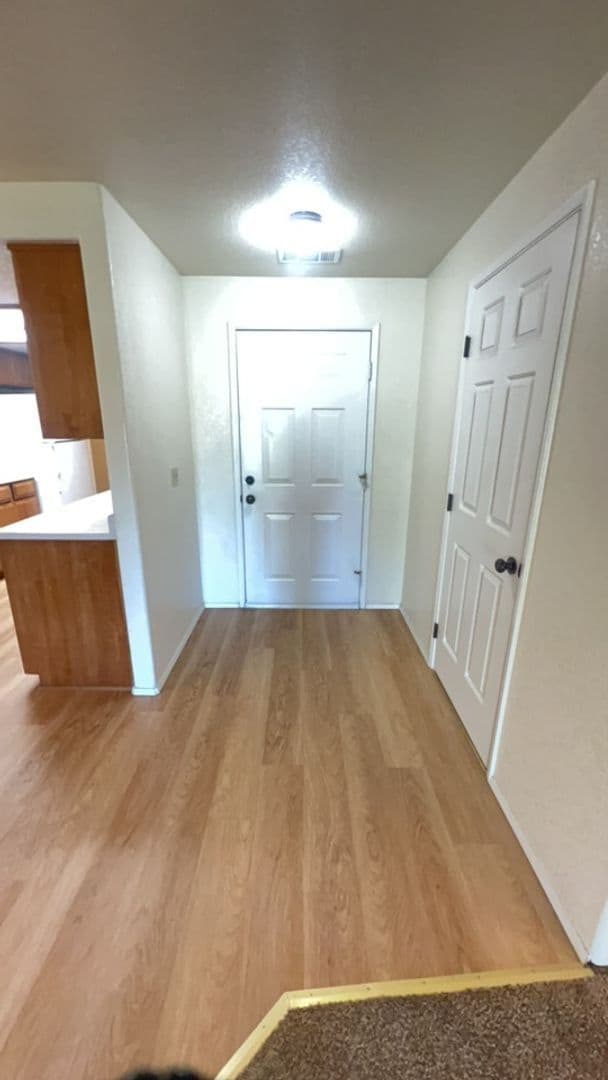 Photo - 1400-1402 SW Kokanee Ln