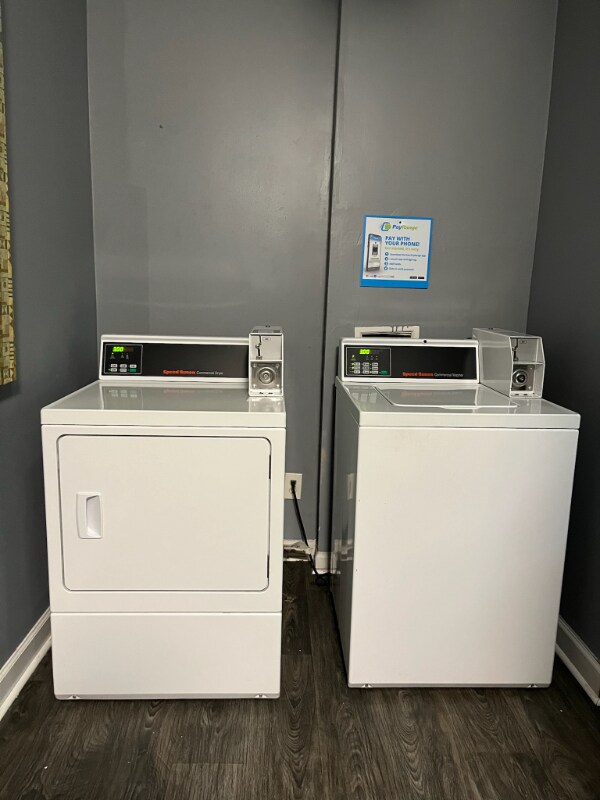 Photo - 810 Parsons St SW