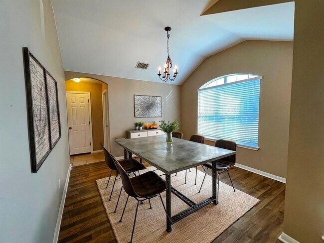 Photo - 145 Amber Ash Dr