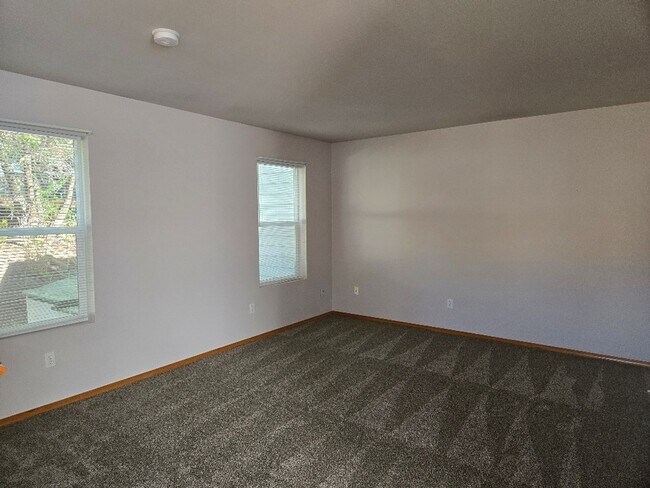 Photo - 3 Bedroom Duplex in Convenient Kingston Location!