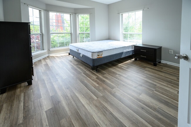 Photo - 236 Warren St