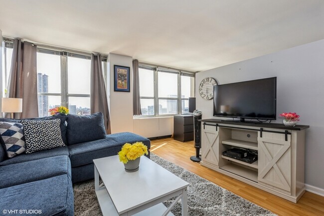 Photo - 655 W Irving Park Rd