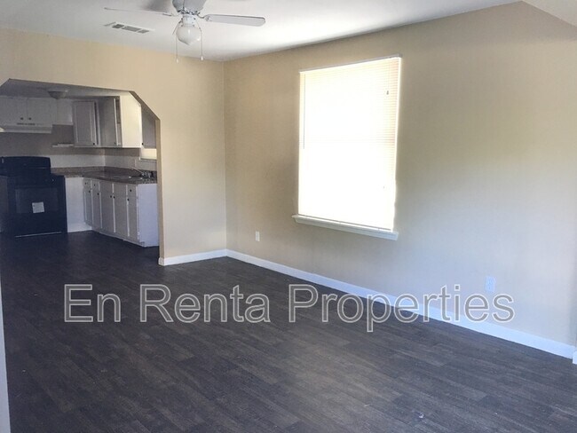 Photo - 2903 Weber St