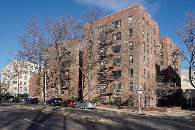 Photo - 2244 Bronx Pk E