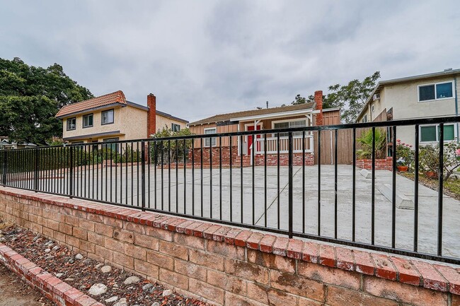 Photo - 3251 Honolulu Ave