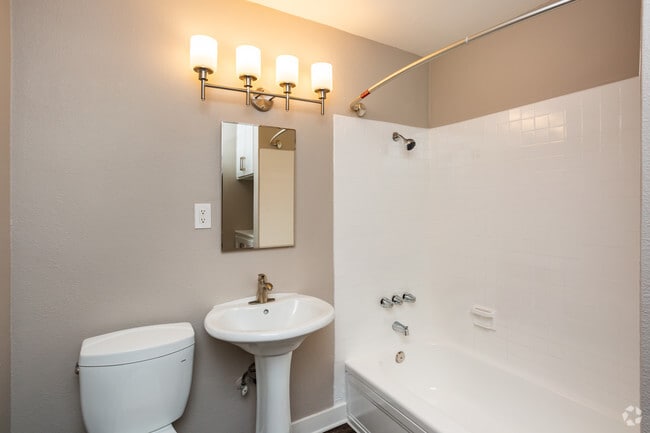 0BR, 1BA - 400 SF - #135