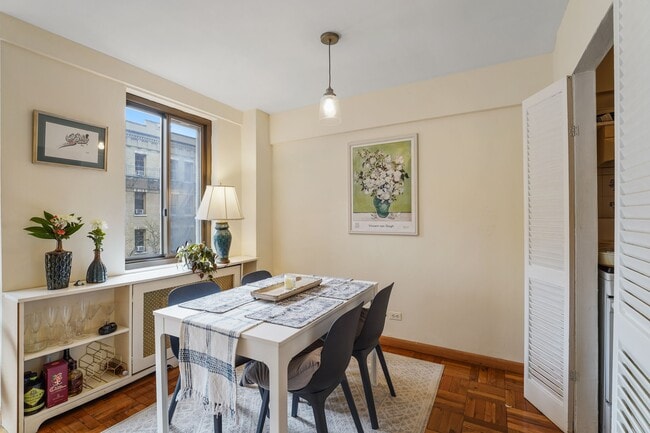 Photo - 420 E 64th St