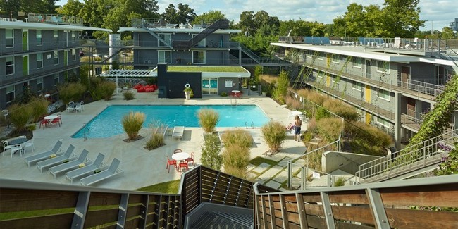 Maravillosas vistas a la piscina - Eco Modern Flats Apartamentos