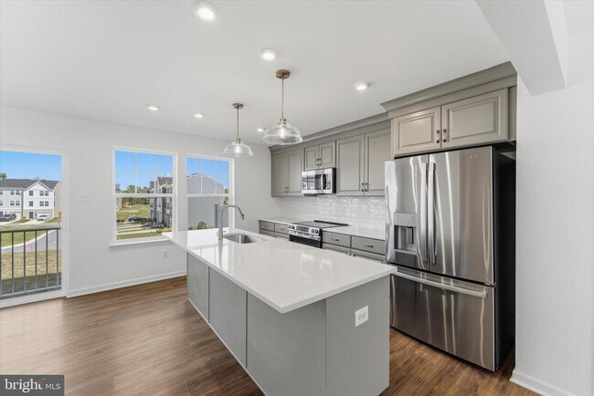 505 Fontana Cir