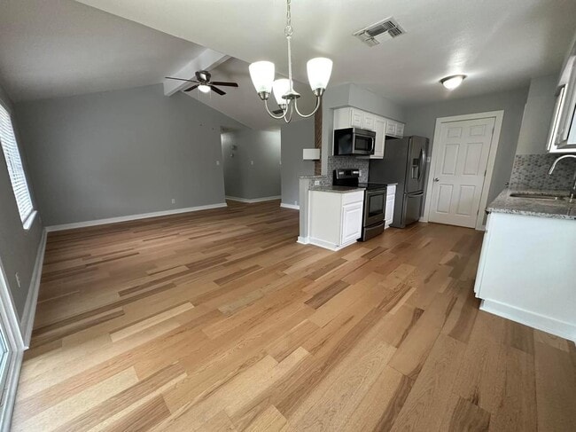 2809 Erie Dr