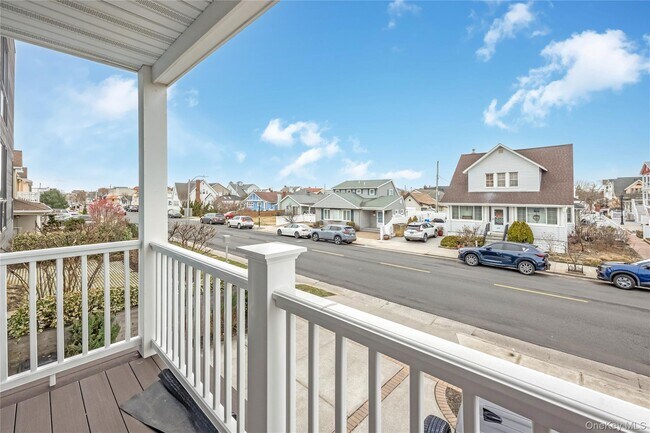 Photo - 714-716 W Beech St Unit Main