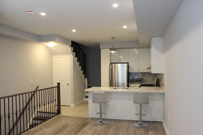 Photo - Executive Townhouse w/ Beautiful Upgrades Unité 6