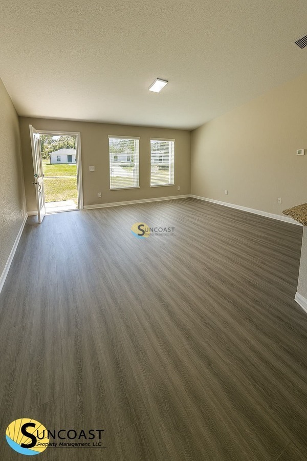 Photo - 10 Spruce Pl