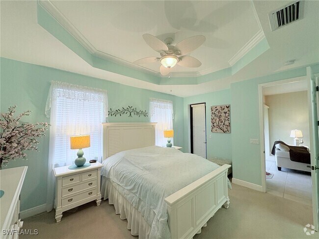 Building Photo - 4910 SW 17th Pl Unit 6B Rental