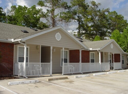Magnolia Manor - Magnolia Manor Apartments