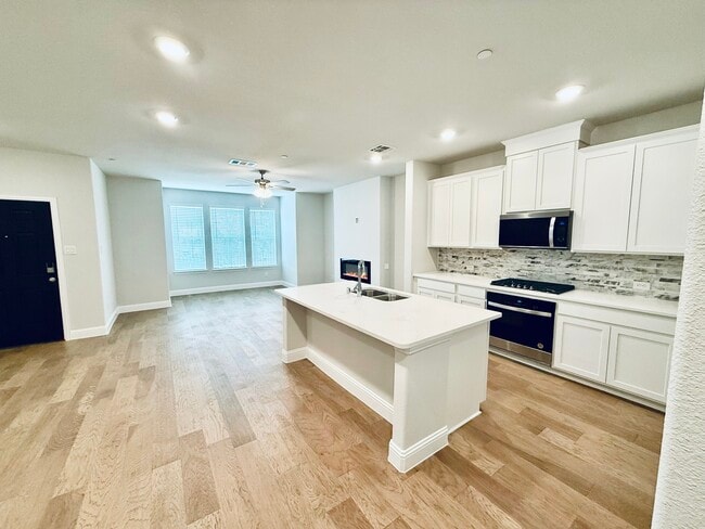 Photo - 7925 Bayside Dr