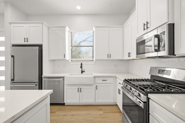 Photo - 3419 Tuam St