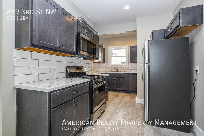 Photo - 869 3rd St NW