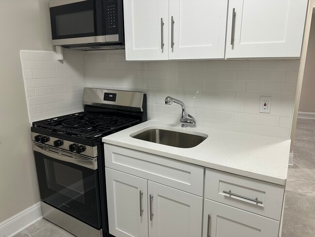 Photo - 411 15th St Apartments
