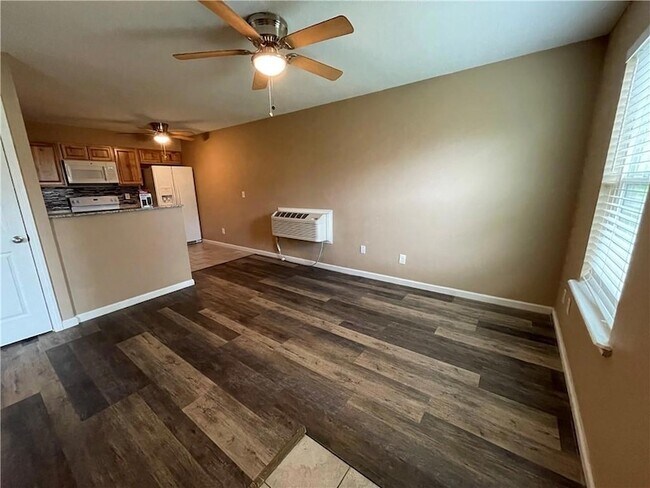 Photo - 2010 Cypress Pl Unidad B
