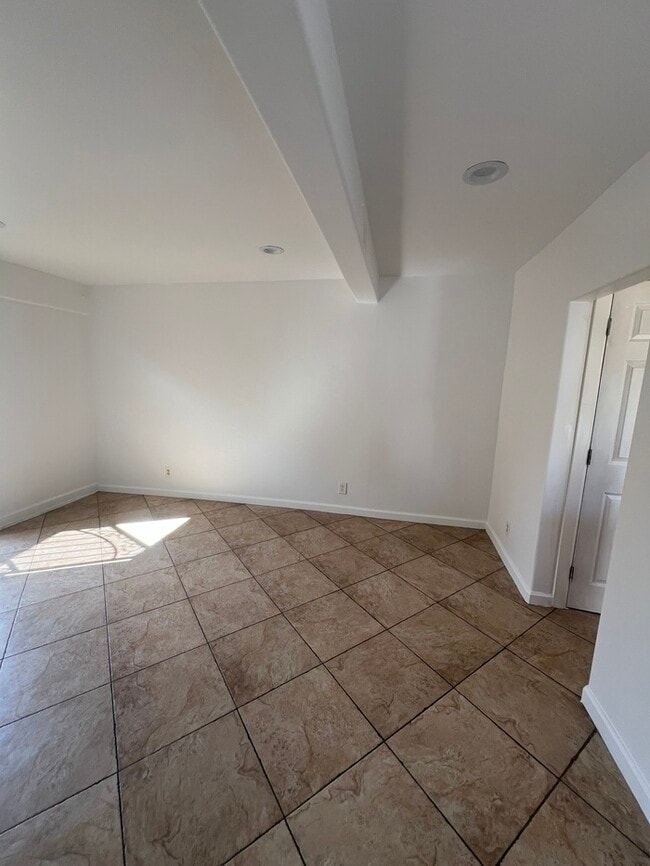 Photo - Charming Studio with Parking in Huntington...
